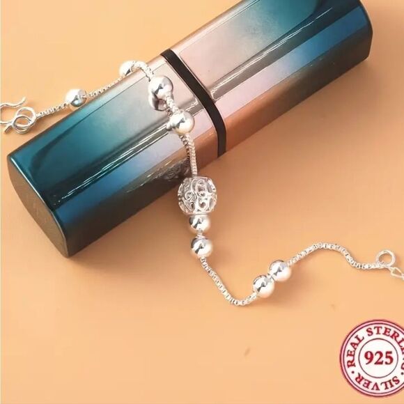Elegant 925 sterling silver charm bracelet. - Picture 1 of 6